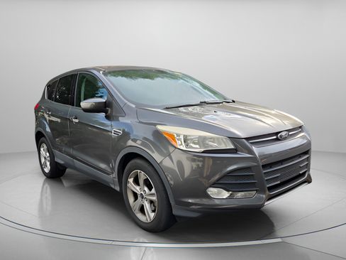 Used 2015 Ford Escape SE FWD image 2