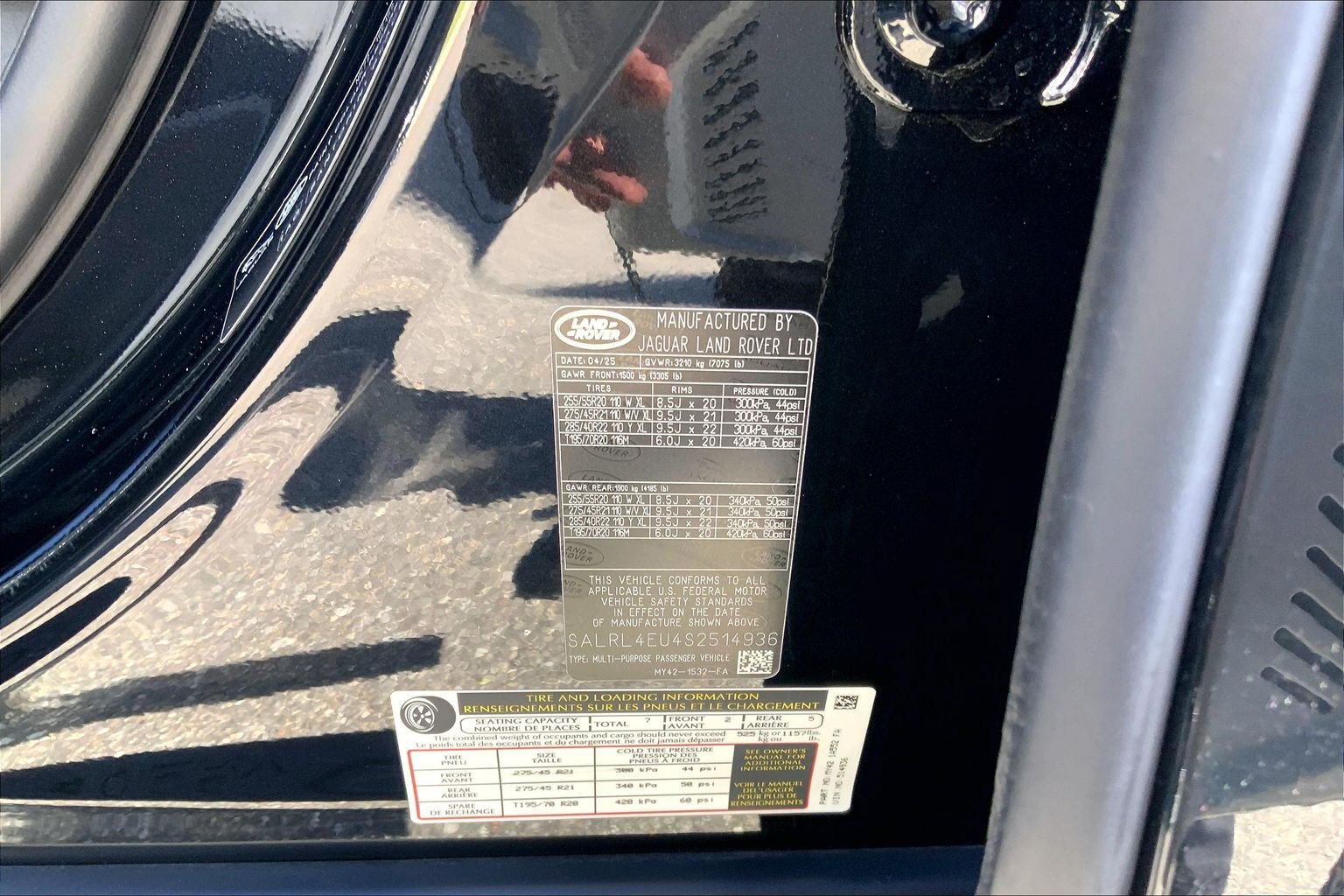 Certified 2025 Land Rover Discovery Dynamic SE AWD/4WD image 33