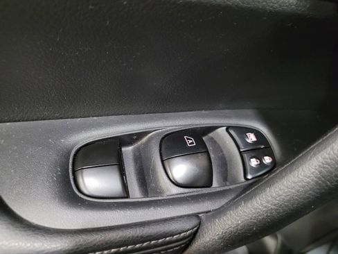 Used 2015 Nissan Rogue S AWD/4WD image 27