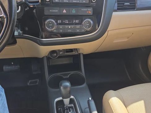 Used 2016 Mitsubishi Outlander SEL FWD image 17