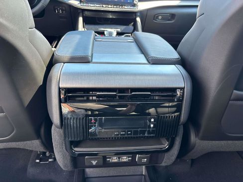 New 2026 Jeep Grand Wagoneer 4WD image 9