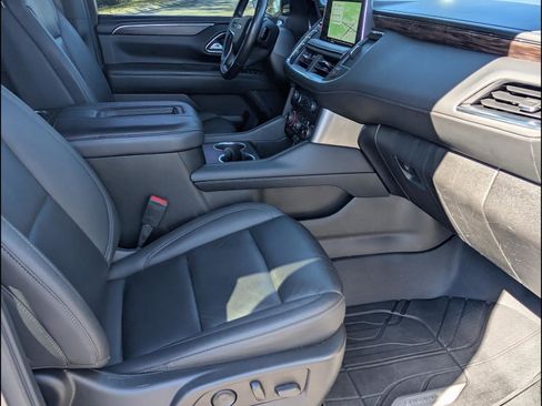 Used 2022 Chevrolet Suburban LT w/ Luxury Package image 19