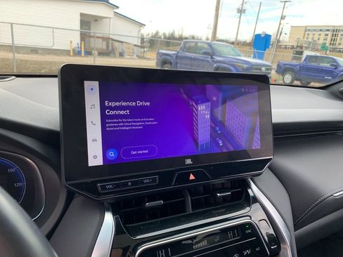 Used 2023 Toyota Venza Limited image 24