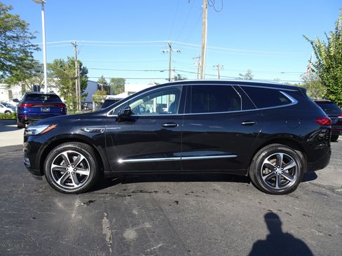 Used 2021 Buick Enclave Essence w/ Sport Touring Edition image 2