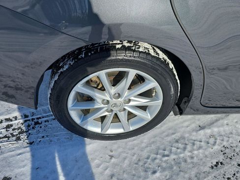 Used 2014 Toyota Prius V Five image 32