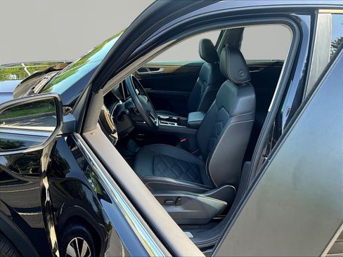 Used 2025 Volkswagen Atlas SE FWD image 21