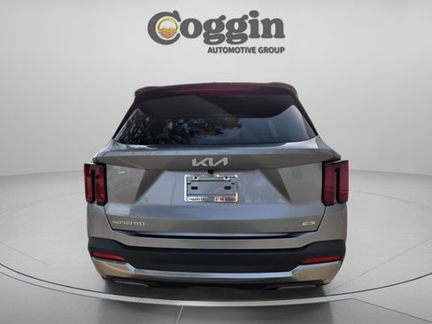 Used 2025 Kia Sorento EX image 3