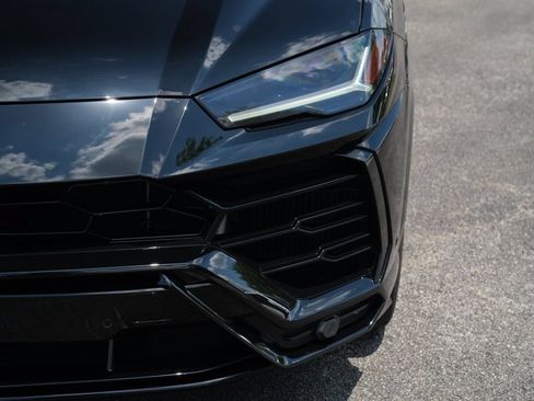 Used 2022 Lamborghini Urus AWD/4WD image 34