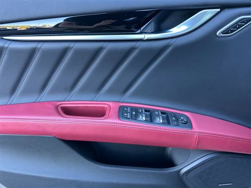 Used 2023 Maserati Ghibli Trofeo image 11