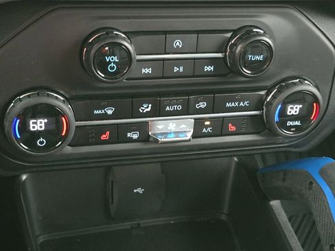 Used 2024 Ford Bronco Black Diamond AWD/4WD image 23