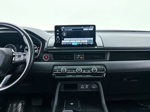 Used 2023 Honda Pilot Touring image 5