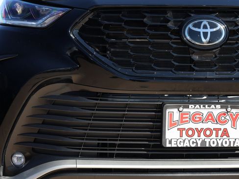 Used 2024 Toyota Highlander XSE image 10