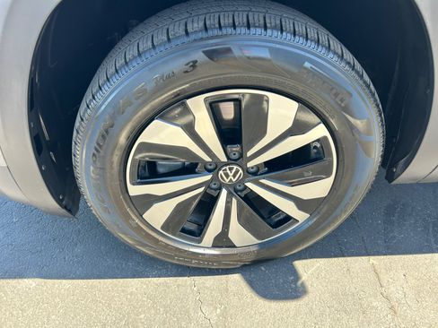 Used 2024 Volkswagen Atlas SE FWD image 25