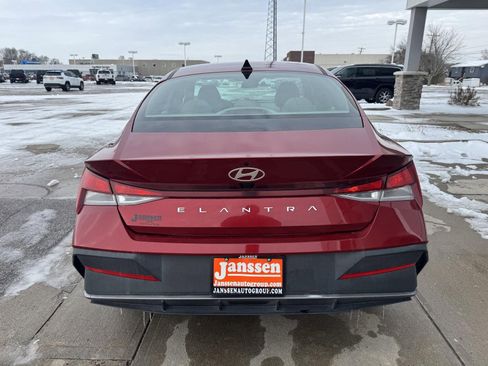 Used 2024 Hyundai Elantra SEL image 5