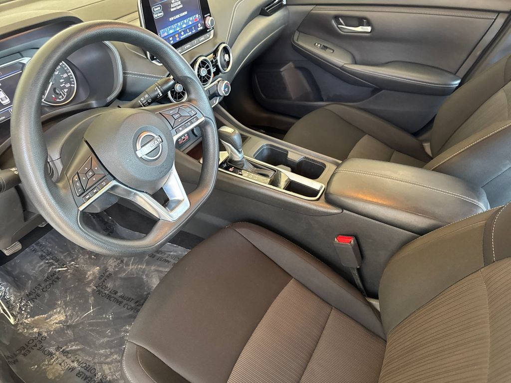 Used 2025 Nissan Sentra SV FWD image 9