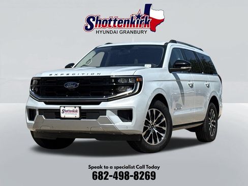 Used 2025 Ford Expedition Platinum AWD/4WD image 1