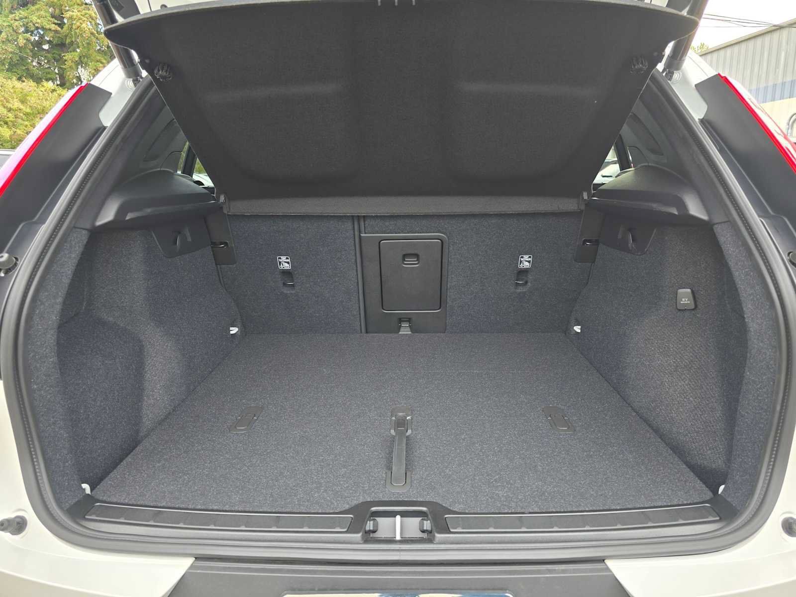 Used 2026 Volvo XC40 B5 Ultra w/ Climate Package AWD/4WD image 14