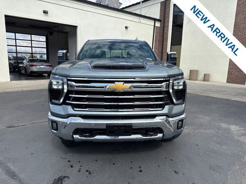 Used 2025 Chevrolet Silverado 2500 LTZ w/ LTZ Convenience Package AWD/4WD image 2