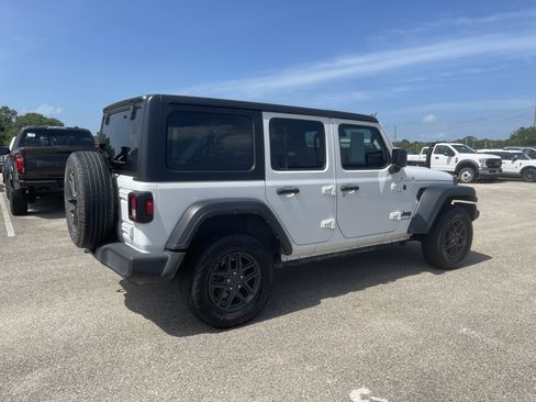 Used 2024 Jeep Wrangler Unlimited Sport AWD/4WD image 2