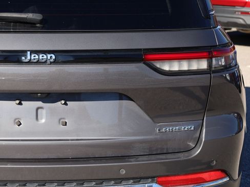 Used 2023 Jeep Grand Cherokee Laredo image 18