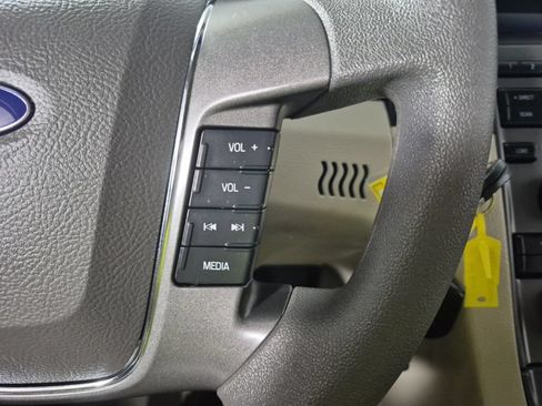 Used 2011 Ford Taurus SE FWD image 11