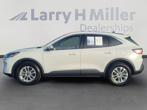 Used 2020 Ford Escape SE image 2