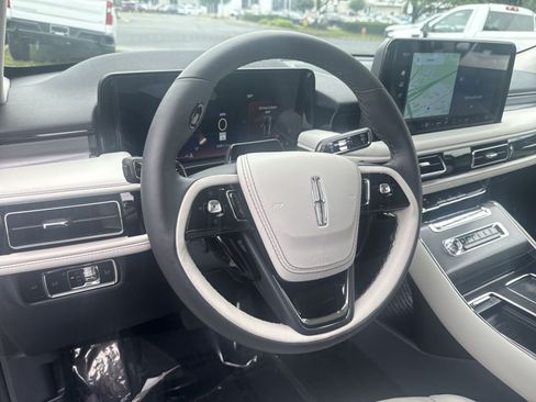 Used 2026 Lincoln Aviator AWD image 16