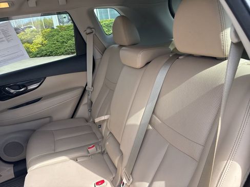 Used 2019 Nissan Rogue SL w/ Premium Package image 30