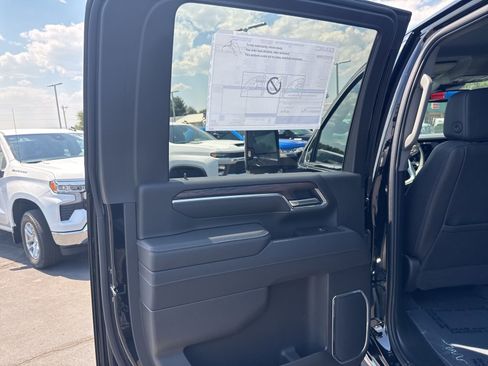 New 2025 GMC Sierra 3500 SLT w/ SLT Convenience Package image 29