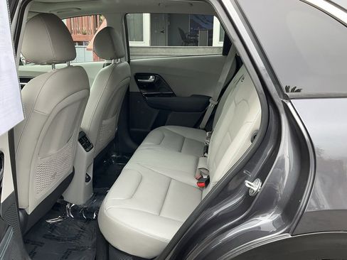 Used 2019 Kia Niro EX Premium w/ Sunroof Package image 7
