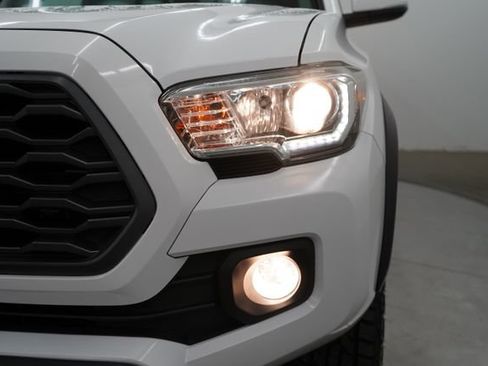 Used 2020 Toyota Tacoma TRD Off-Road w/ Technology Package AWD/4WD image 53
