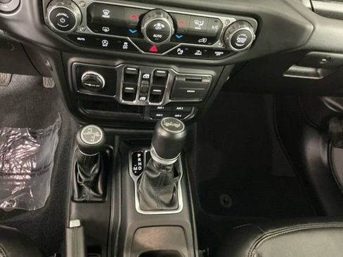 Used 2021 Jeep Wrangler Unlimited Sahara AWD/4WD image 19