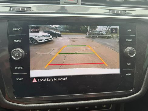 Used 2021 Volkswagen Tiguan SE FWD image 16