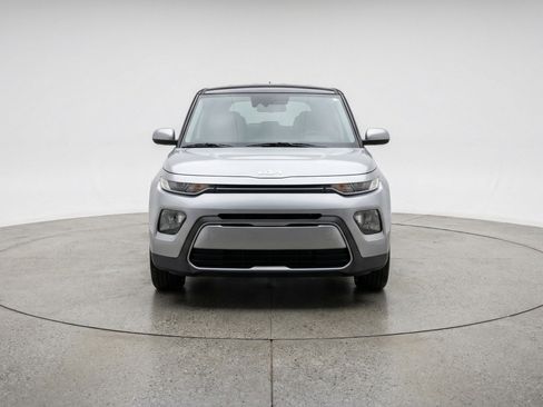 Used 2025 Kia Soul LX w/ LX Technology Package FWD image 2