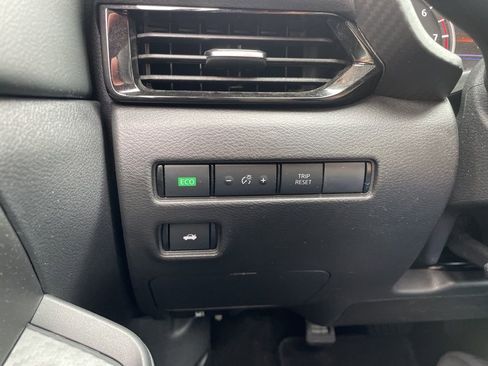 Used 2025 Nissan Sentra SV FWD image 25