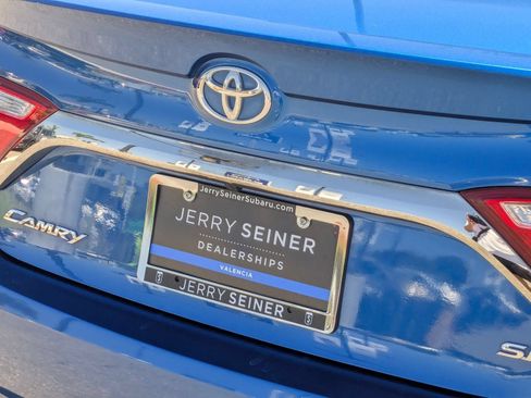 Used 2017 Toyota Camry SE w/ Moonroof Package FWD image 13