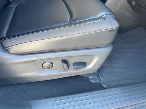 Used 2025 Nissan Pathfinder SL AWD/4WD image 25
