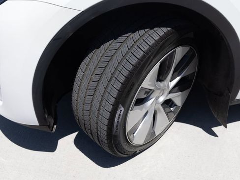 Used 2023 Tesla Model Y Long Range AWD/4WD image 8