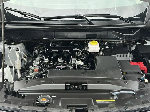 Used 2025 Nissan Pathfinder SV FWD image 3