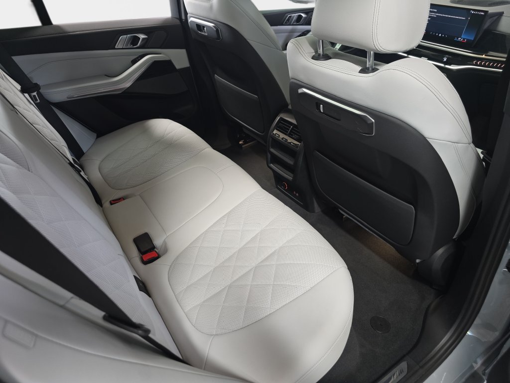 Certified 2024 BMW X5 sDrive40i w/ M Sport Package RWD image 16