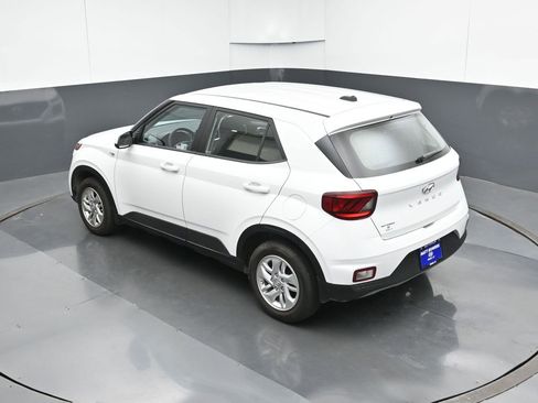Certified 2025 Hyundai Venue SE image 48
