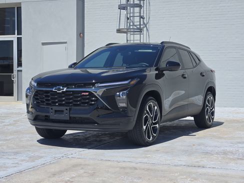 Used 2025 Chevrolet Trax RS w/ Driver Confidence Package FWD image 4