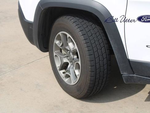 Used 2022 Jeep Cherokee Trailhawk w/ Sun, Sound & Nav Group image 9