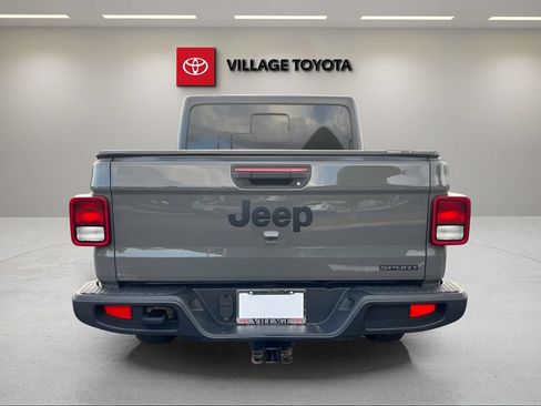 Used 2021 Jeep Gladiator Sport AWD/4WD image 4