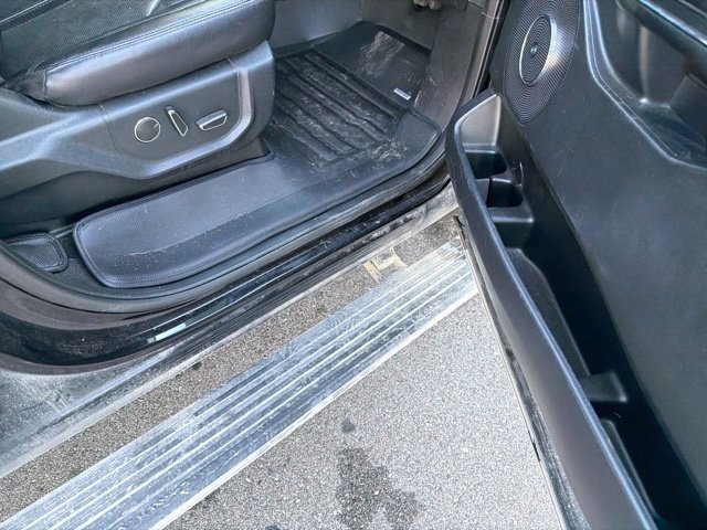 Used 2021 Ford Expedition Limited AWD/4WD image 11