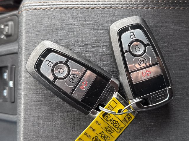 Used 2024 Ford Bronco Outer Banks w/ Sasquatch Package AWD/4WD image 33