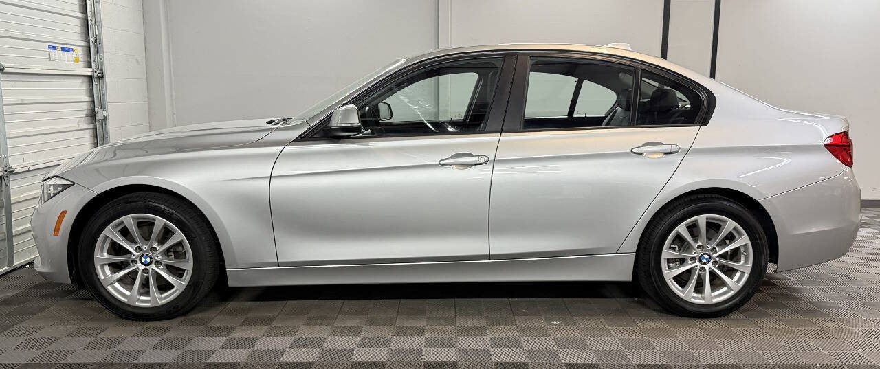 Used 2017 BMW 320i Sedan RWD image 4
