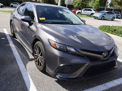 Used 2021 Toyota Camry SE FWD image 6