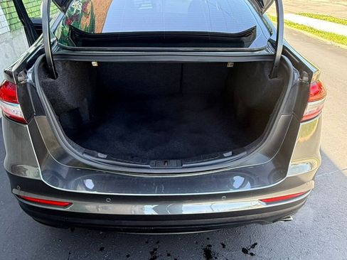 Used 2020 Ford Fusion SEL FWD image 39