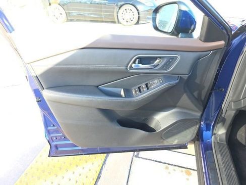 Used 2023 Nissan Rogue Platinum w/ Platinum Premium Package image 11